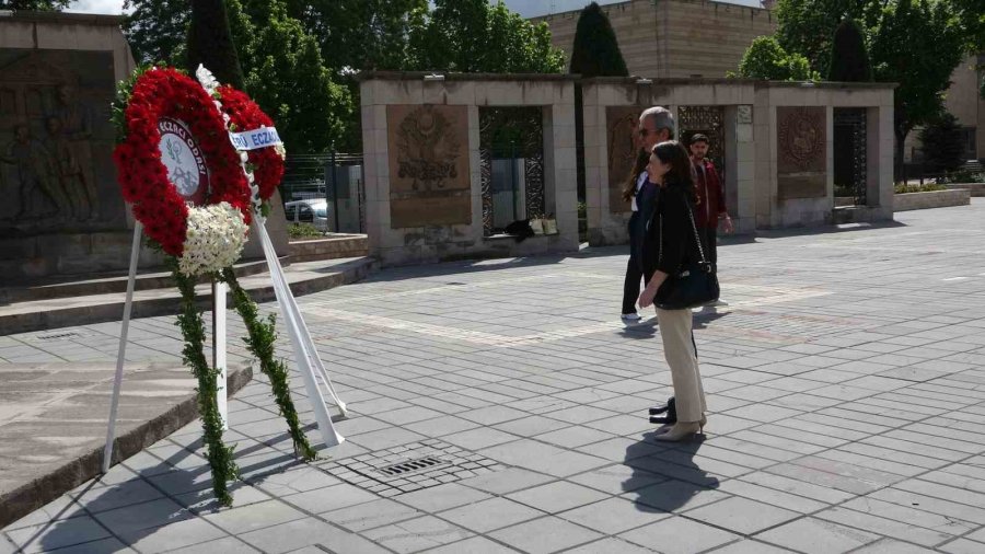 Uğur Nuri Akın: “eczacı Varsa Hayat Var”