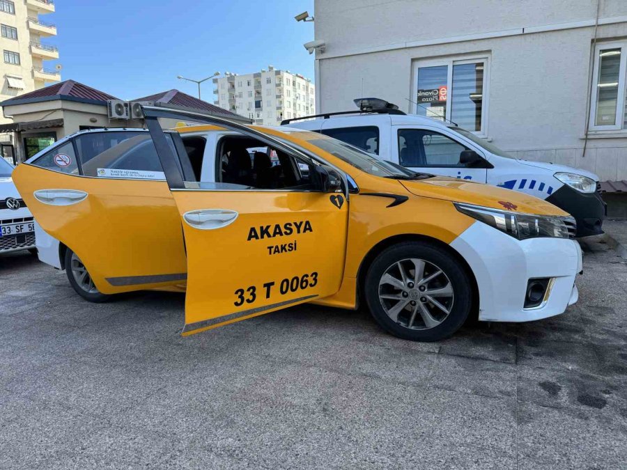 Mersin’de Taksiciyi Alıkoyan Biri Kadın 2 Kişi Yakalandı