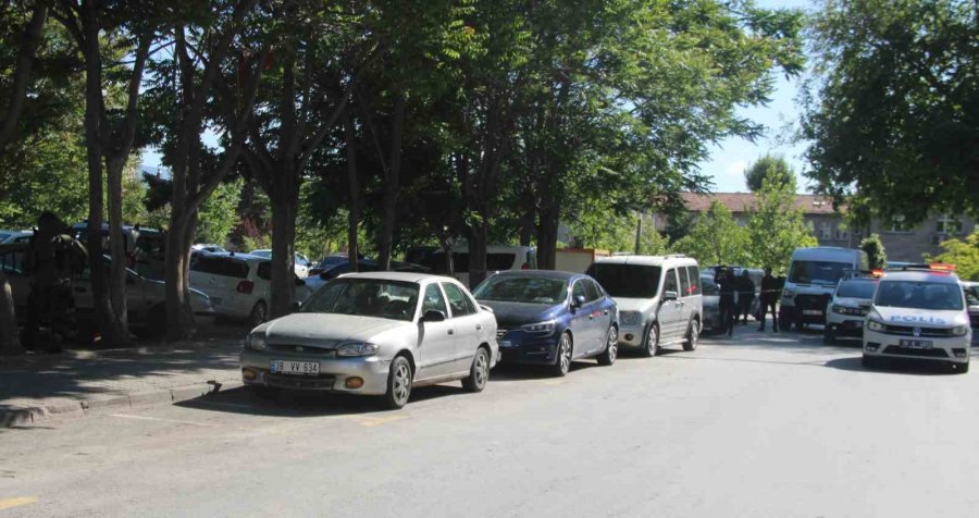 Gözünü Açtı, Olayın Ortasında Kaldı