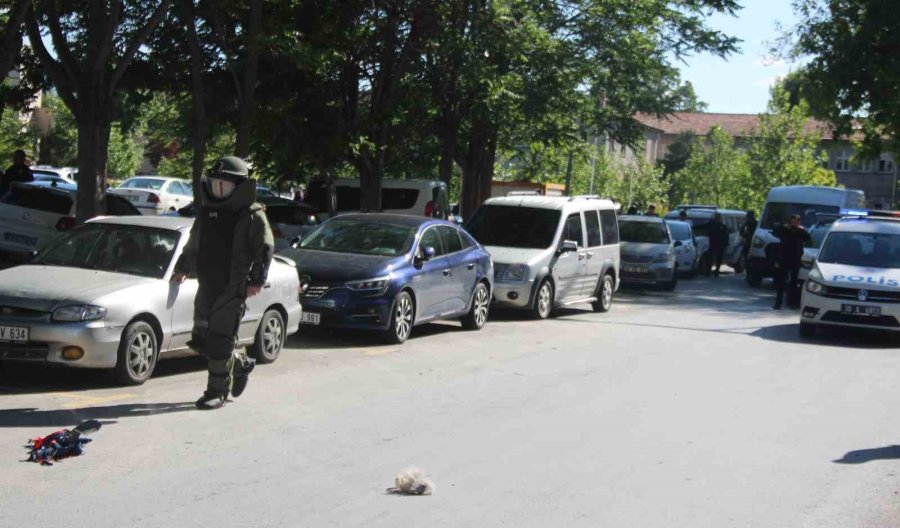 Gözünü Açtı, Olayın Ortasında Kaldı