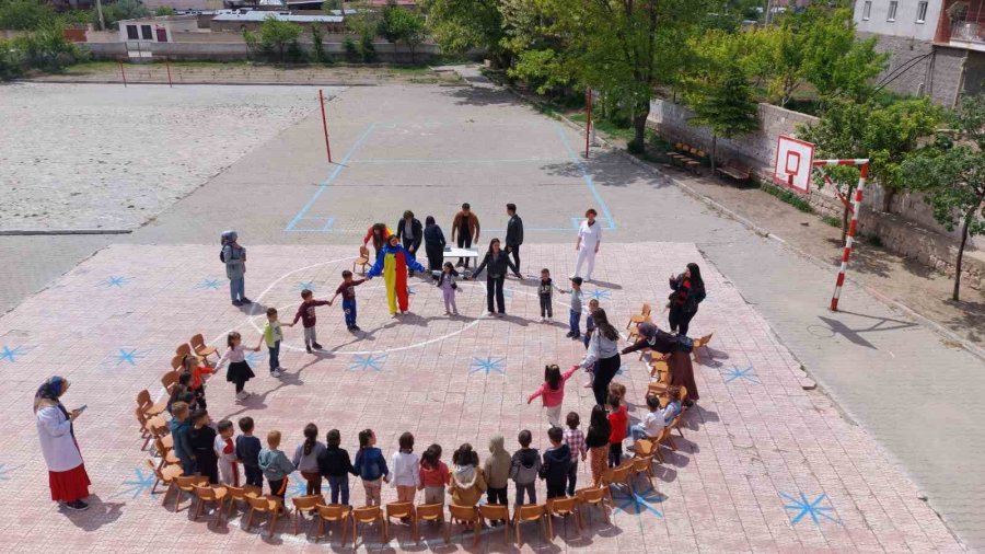 Liseliler, Öğrenci Kardeşleriyle Bir Araya Geldi