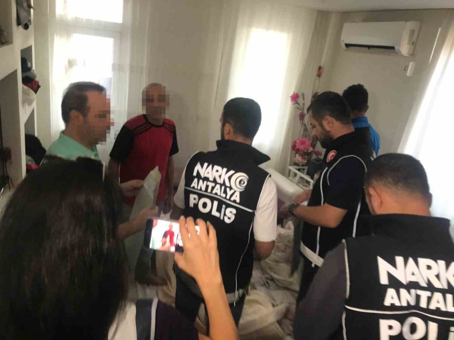 Antalya’da Sosyal Medya Üzerinden Uyuşturucu Satışına Eş Zamanlı Operasyon