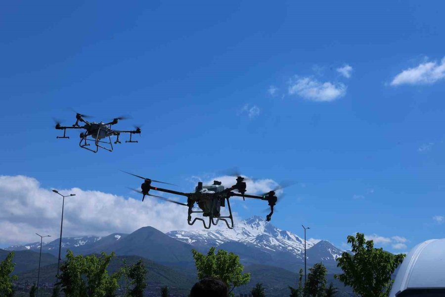 Kayseri Büyükşehir’den Park Ve Mesire Alanlarında Drone İle İlaçlama Hizmeti