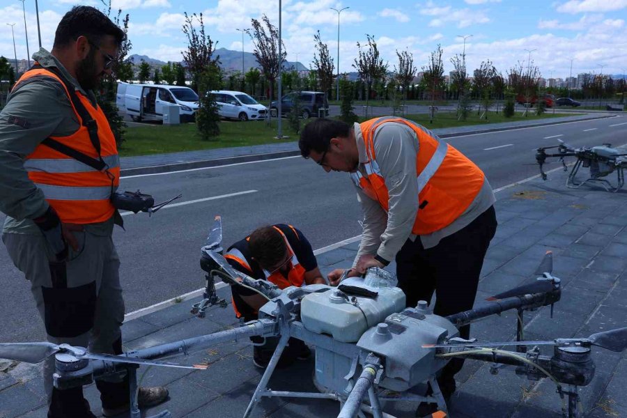 Kayseri Büyükşehir’den Park Ve Mesire Alanlarında Drone İle İlaçlama Hizmeti