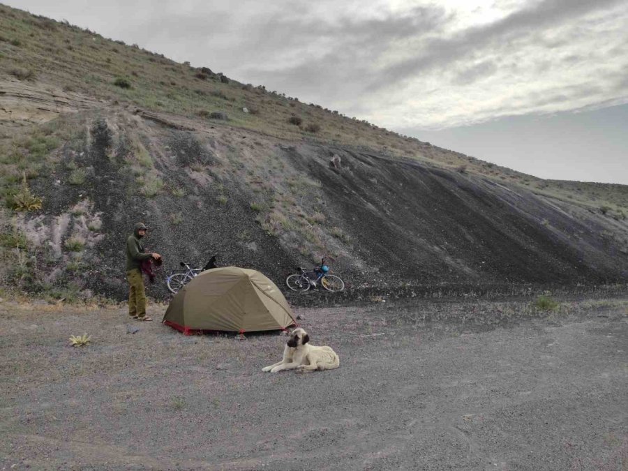 Alman Çift Bisikletle Meke Gölü’ne Ulaştı