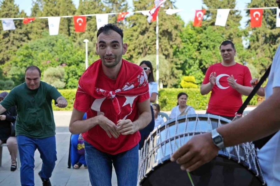 Özel Bireylerin Temsili Askerliğinde Gurur, Sevinç Ve Gözyaşı Bir Arada Yaşandı