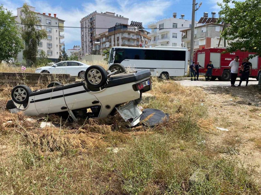 Boş Araziye Devrilip Ters Dönen Otomobilde Yaralı Aradılar