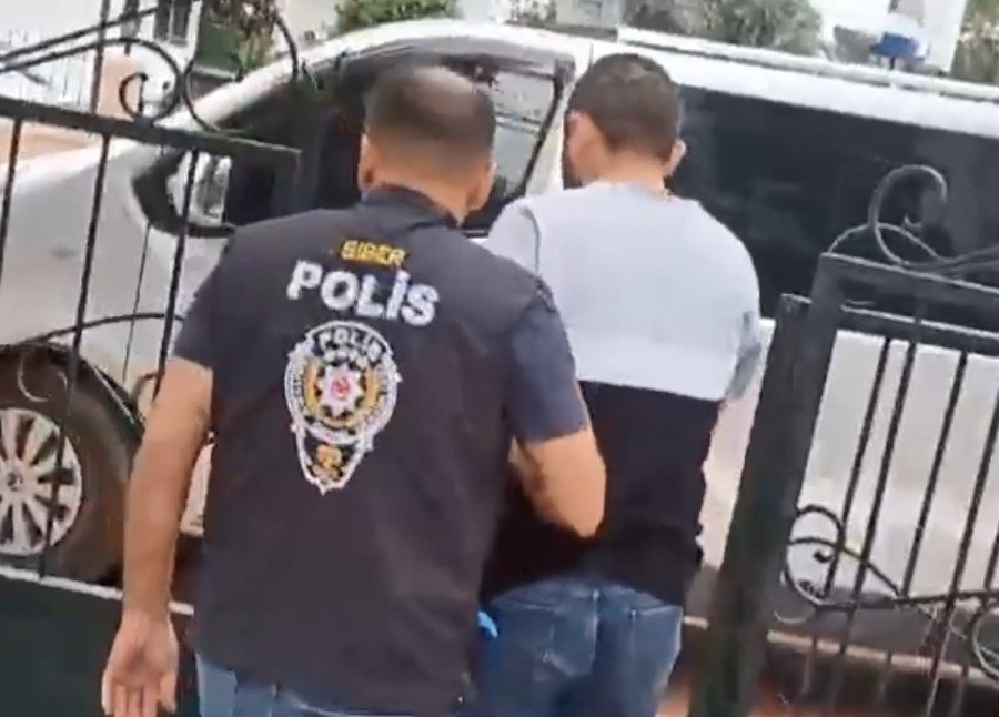 Mersin’de Siber Polisinden Çifte Operasyon: 5 Gözaltı