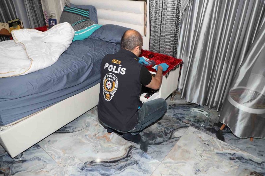 Mersin’de Siber Polisinden Çifte Operasyon: 5 Gözaltı