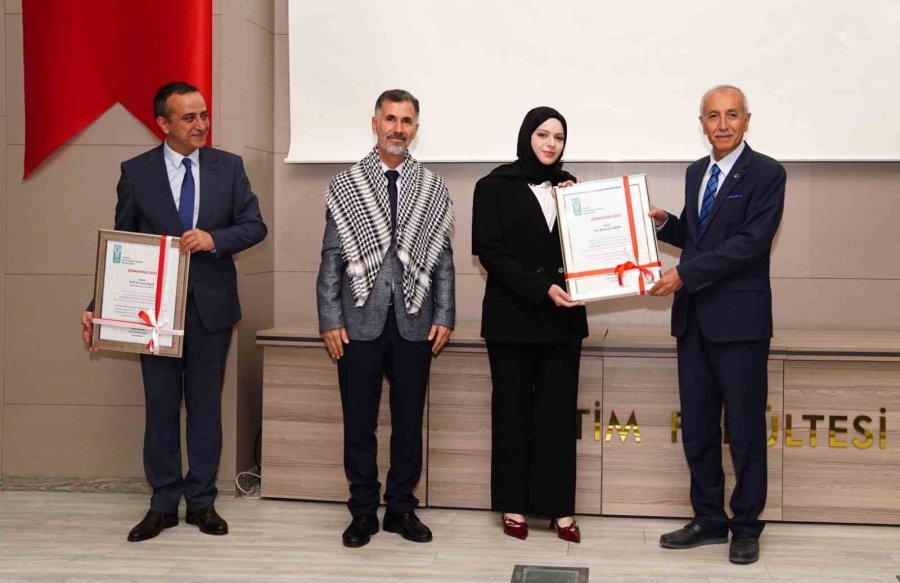 "yüreğimdesin Filistin" Konulu Deneme Yarışmasında Dereceye Girenlere Ödülleri Verildi