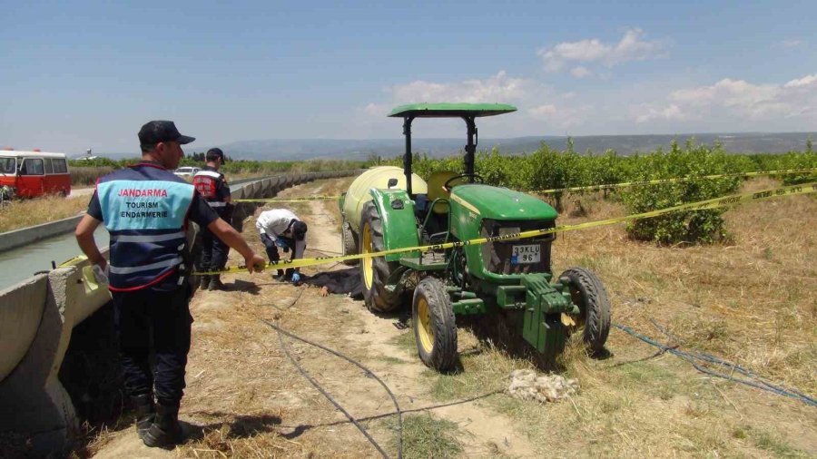 Traktör İle İlaç Tankının Arasındaki Şafta Kıyafetleri Dolanan Kız Feci Şekilde Can Verdi