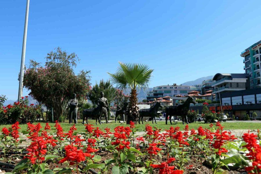 Alanya’da 571 Bin 250 Adet Mevsimlik Çiçek Toprakla Buluştu
