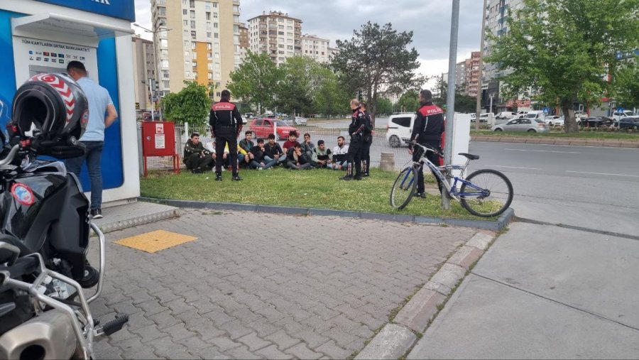 Kayseri’de 11 Kaçak Göçmen Yunus Timleri’ne Yakalandı