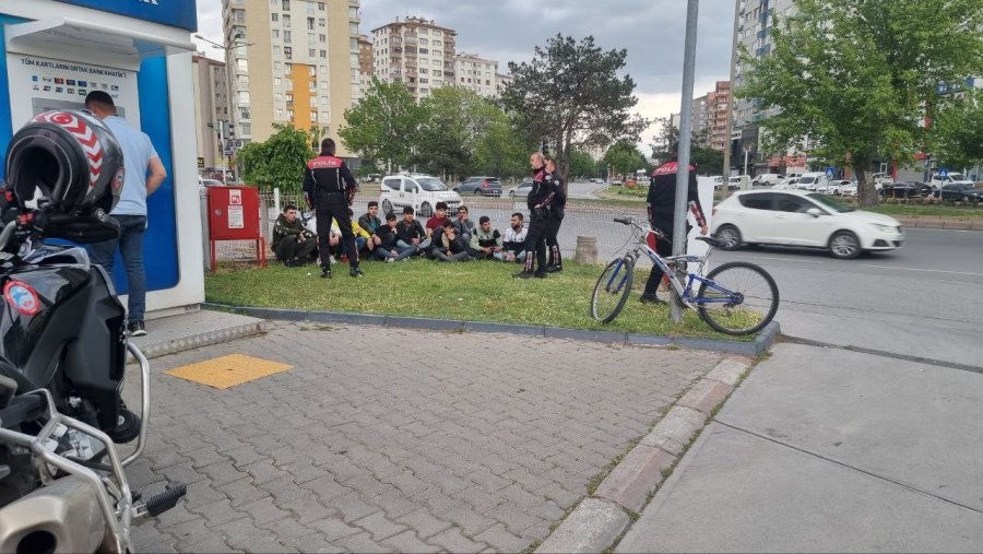 Kayseri’de 11 Kaçak Göçmen Yunus Timleri’ne Yakalandı