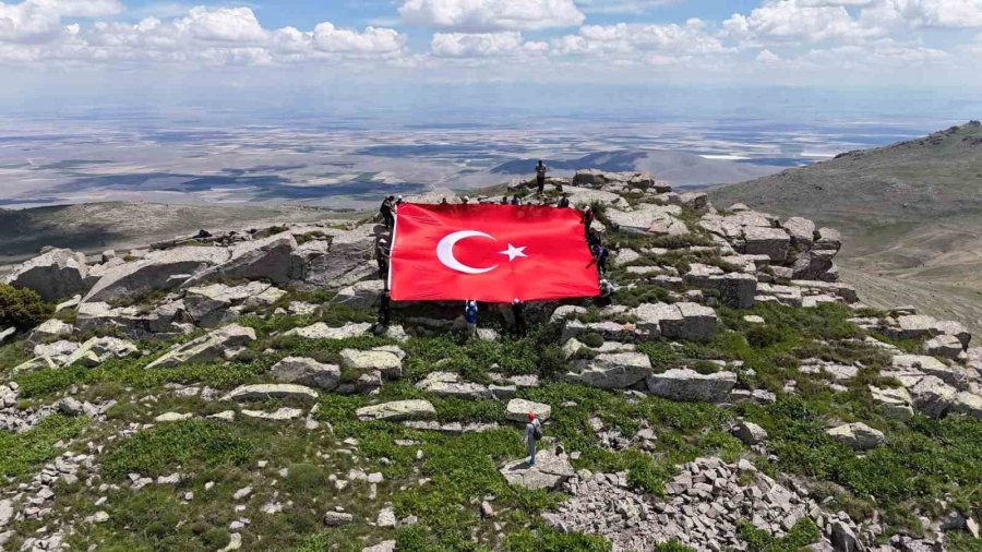 Karapınar’da Gençlik Haftası Yürüyüşü