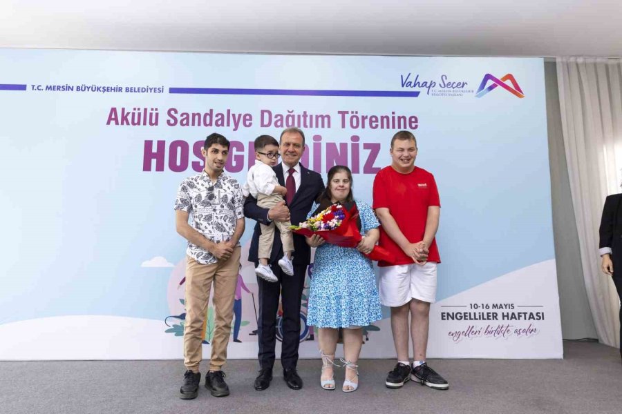 Mersin’de 50 Özel Bireye Akülü Sandalye Dağıtıldı