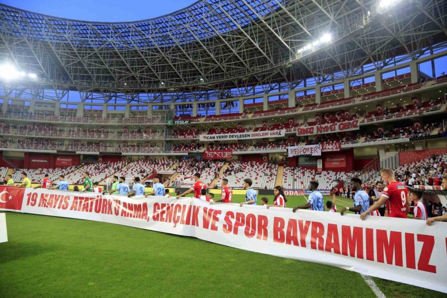 Trendyol Süper Lig: Antalyaspor: 1 - Adana Demirspor: 0 (ilk Yarı)