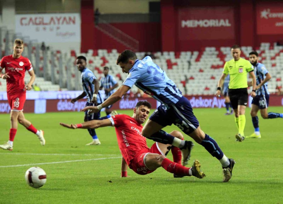 Trendyol Süper Lig: Antalyaspor: 1 - Adana Demirspor: 0 (ilk Yarı)