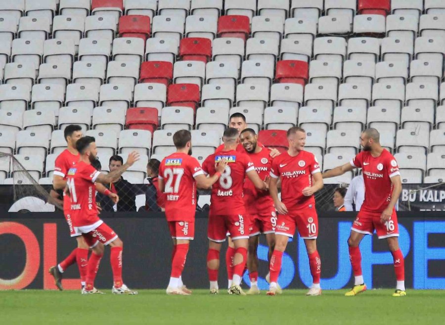 Trendyol Süper Lig: Antalyaspor: 1 - Adana Demirspor: 0 (ilk Yarı)