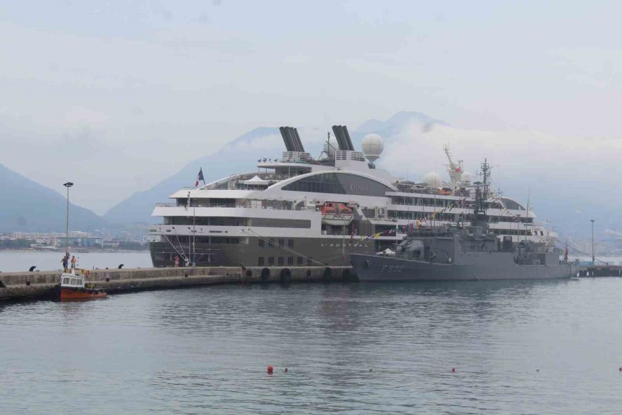 Alanya’ya 180 Turist Gemiyle Geldi