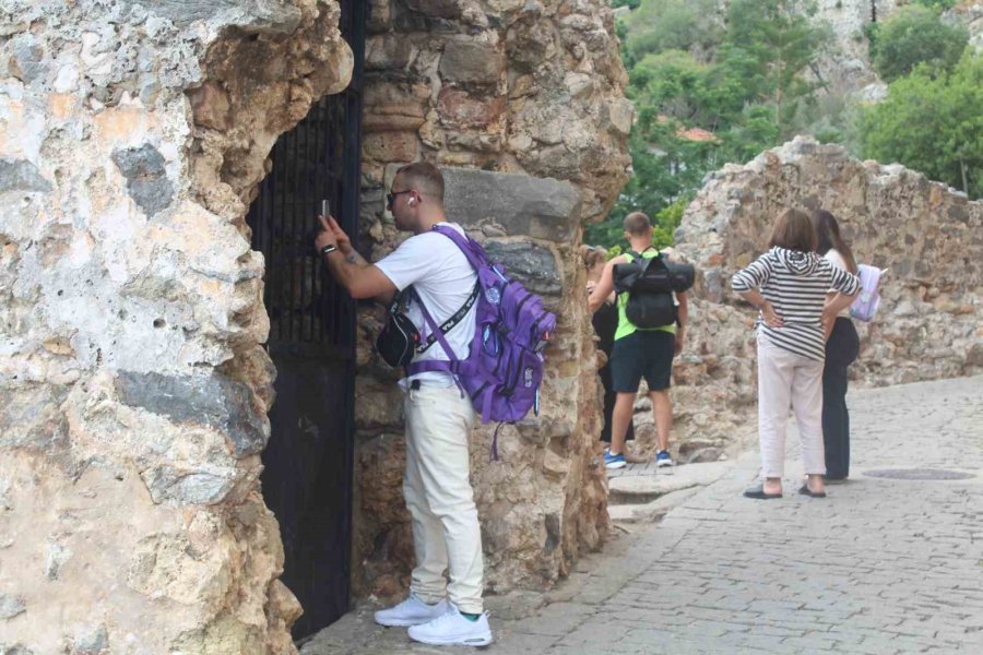 Alanya’ya 180 Turist Gemiyle Geldi