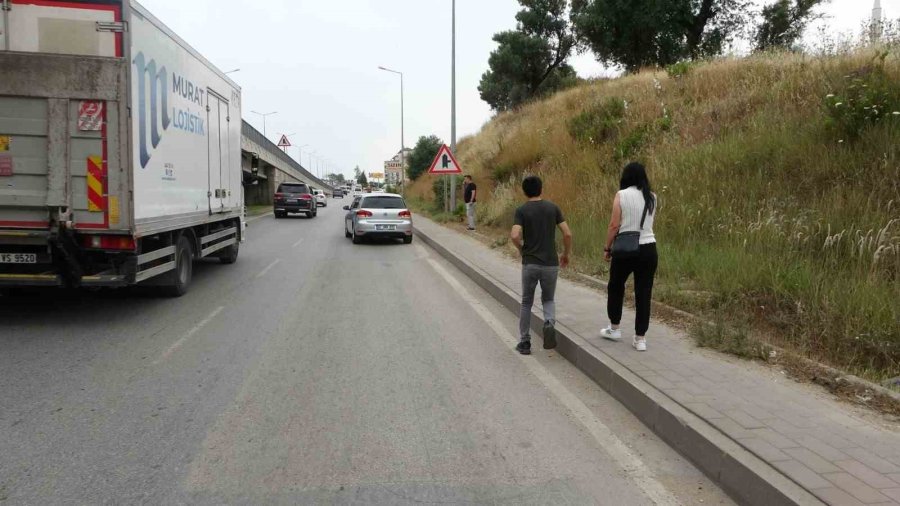 Hareket Halindeki Aracın Önüne Atlayıp Yaralandı