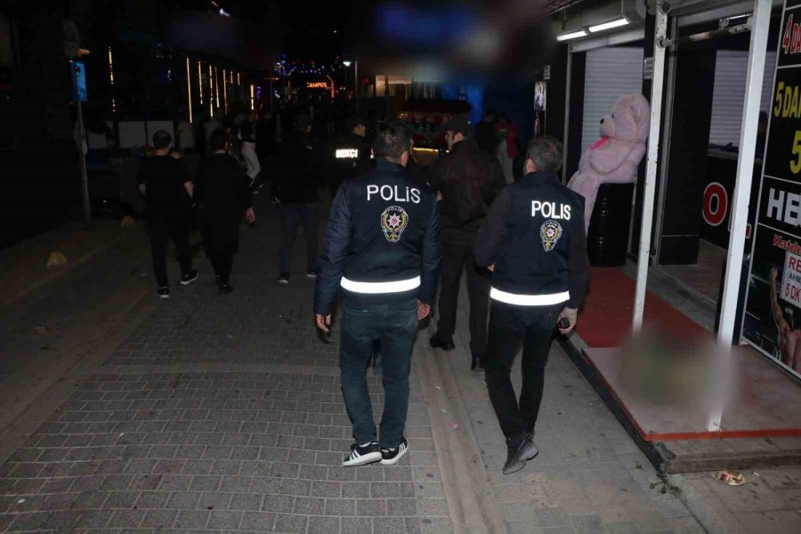 Polis Ekiplerince 176 Şahıs Ve 12 Araç Sorgulandı