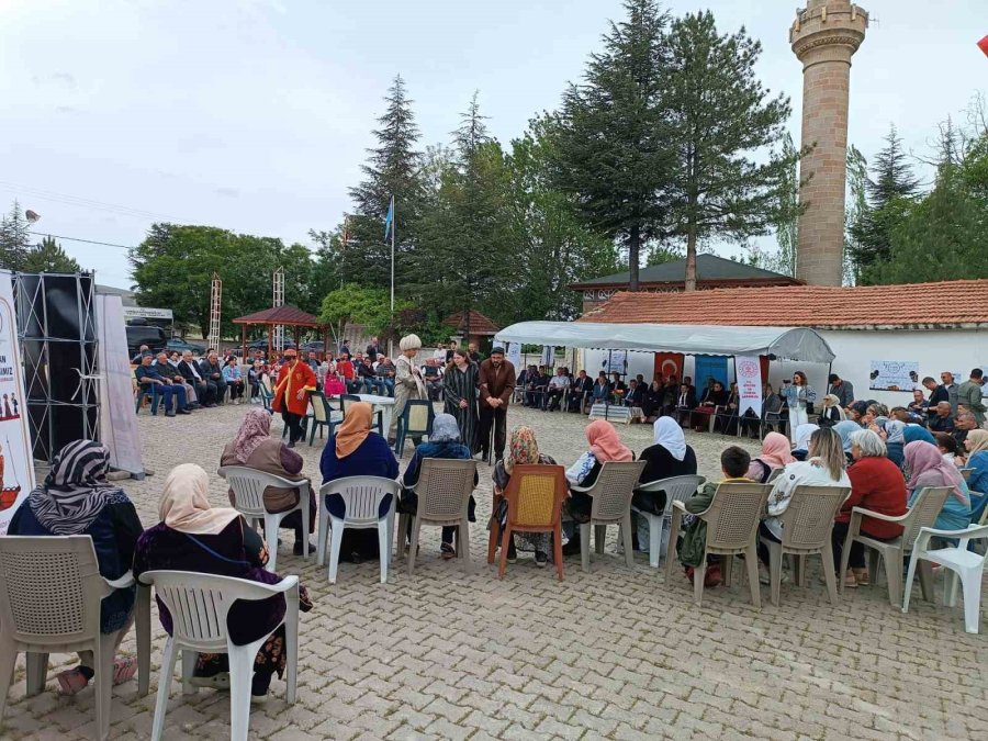 Altay Köyü’nde Orta Oyunu Gösterisi Ve Atölyesi Gerçekleştirildi