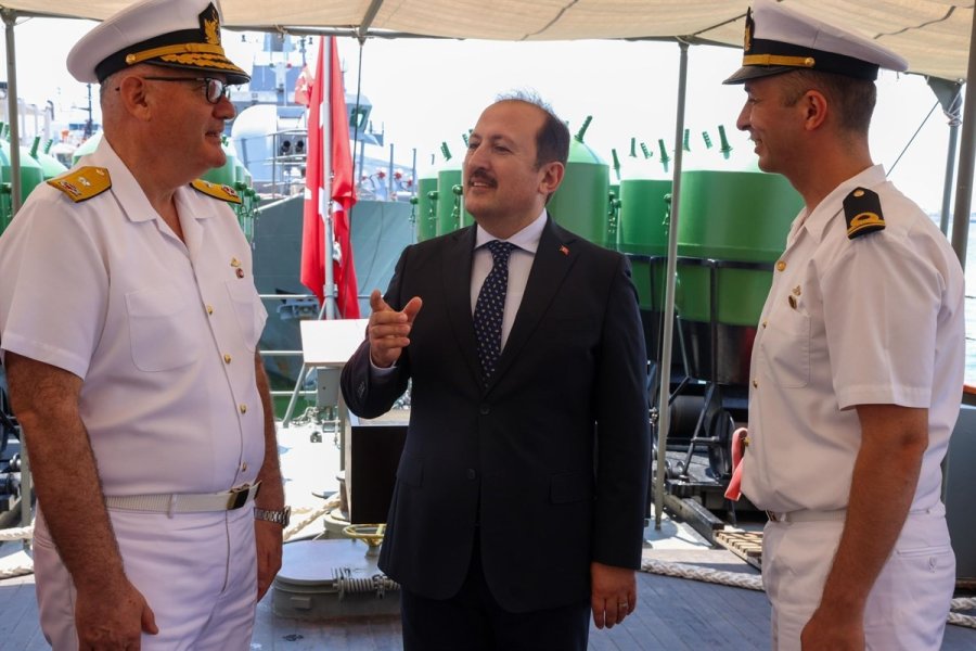 Vali Pehlivan, Tcg Nusret Müze Gemisi’ni Ziyaret Etti