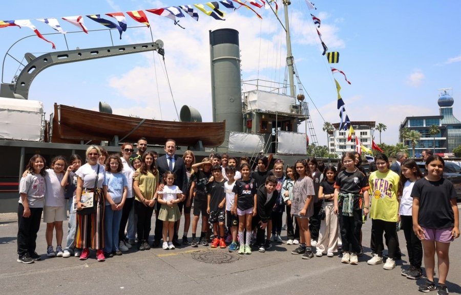 Vali Pehlivan, Tcg Nusret Müze Gemisi’ni Ziyaret Etti