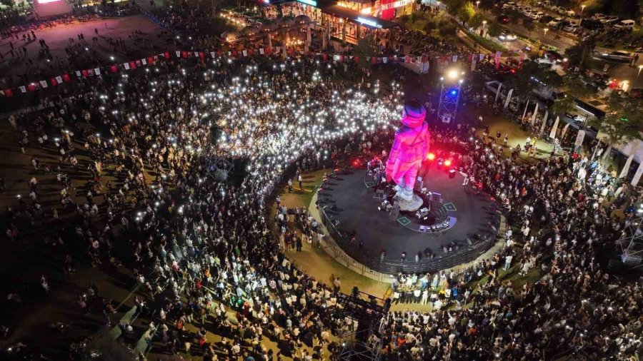 Antalyalı Gençler, 19 Mayıs’ı Burak Yeter İle Kutladı