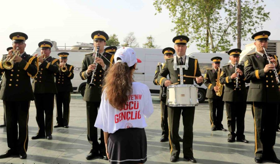 Antalya’da 19 Mayıs Coşkusu