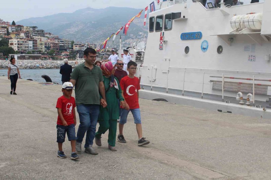 Alanya’da Sahil Güvenlik Ve Savaş Gemileri Vatandaşların Ziyaretine Açıldı