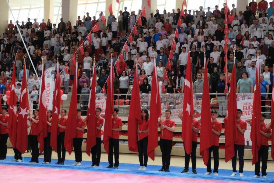 Gençlik Ve Spor Bayramı Coşkuyla Kutlandı