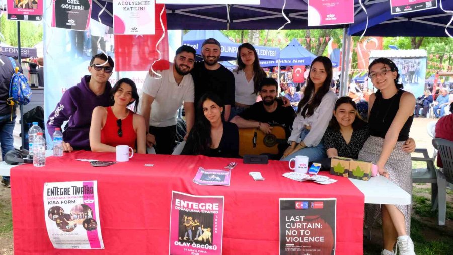 Uluslararası Odunpazarı 3d Gençlik Festivali’nde Tiyatro Ekipleri Stant Açtı Vatandaşları Bilgilendirdi