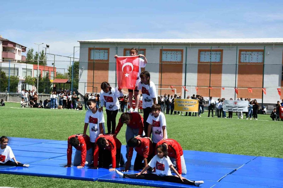 Tomarza’da 19 Mayıs Coşkuyla Kutlandı