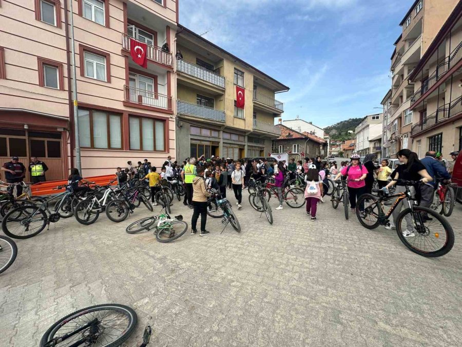 Huğlu’da “pedalla Genç Kal” Bisiklet Turu