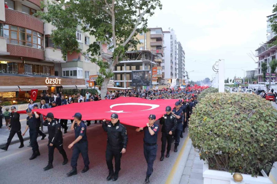 Niğde’de Fener Alayı Düzenlendi