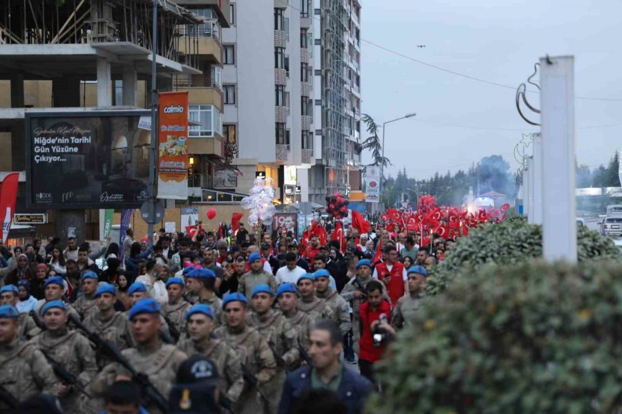 Niğde’de Fener Alayı Düzenlendi