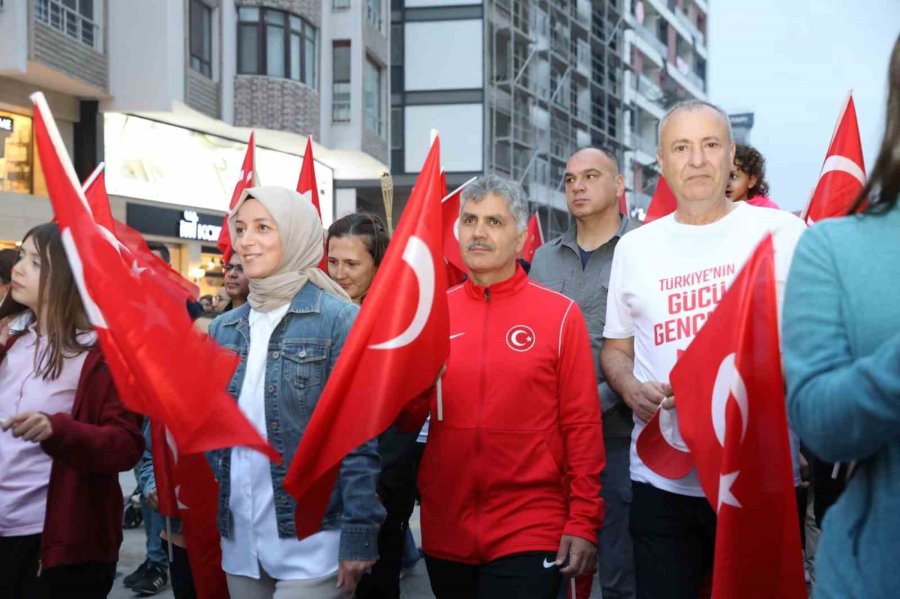 Niğde’de Fener Alayı Düzenlendi