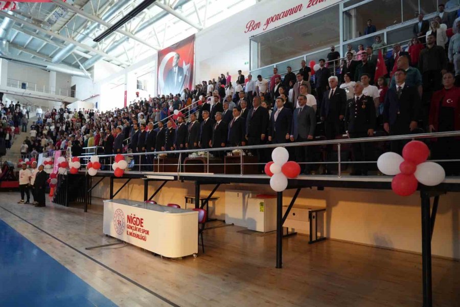 Niğde’de 19 Mayıs Gençlik Ve Spor Bayramı Düzenlenen Programla Kutlandı