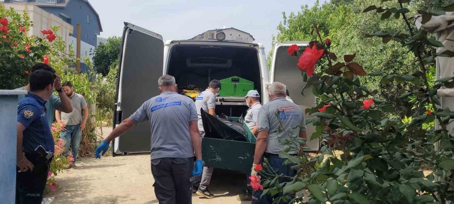 Ev Sahibinin Fark Ettiği Koku, Kiracının Ölümünü Ortaya Çıkardı