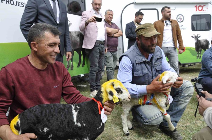 Isparta’da 15 Çobana Karavan Hediye Edildi