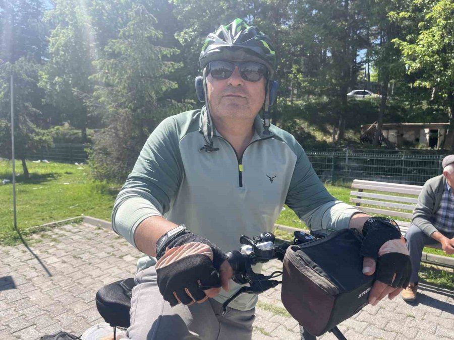 Emekli Asker Her Gün Yaklaşık 35 Kilometre Pedal Çevirip Onlarca Cana Ulaşıyor