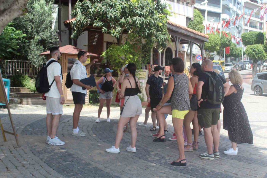 Fransız Bayraklı 214 Yolcu Taşıyan Gemi Alanya’ya Geldi