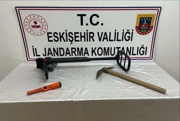 Kaçak Kazı Yapan 4 Şüpheli Suçüstü Yakalandı