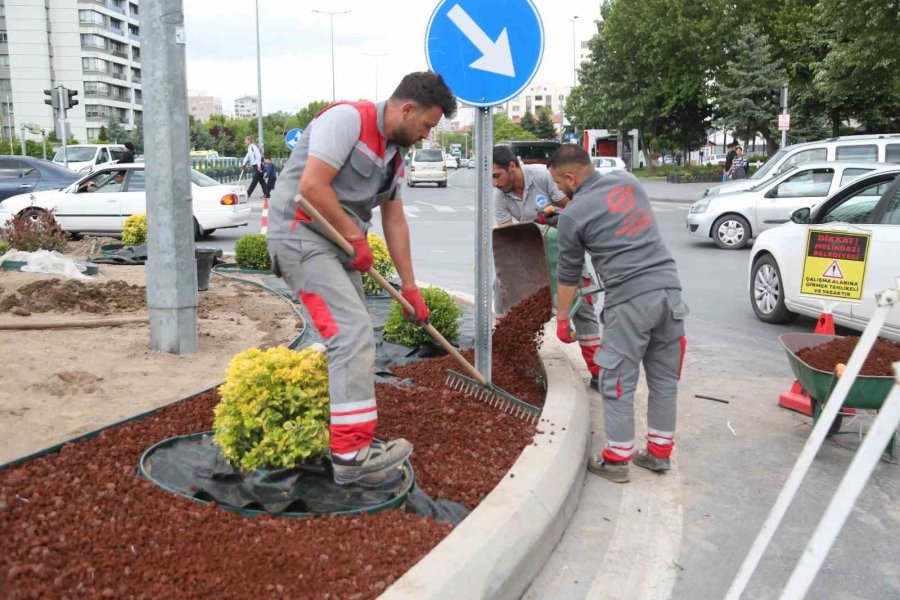 Melikgazi’de Kavşaklar Güzelleşiyor