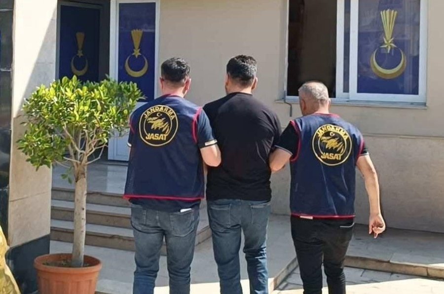 Mersin’de 6 Yıldır Aranan 2 Şahıs Yakalanarak Tutuklandı