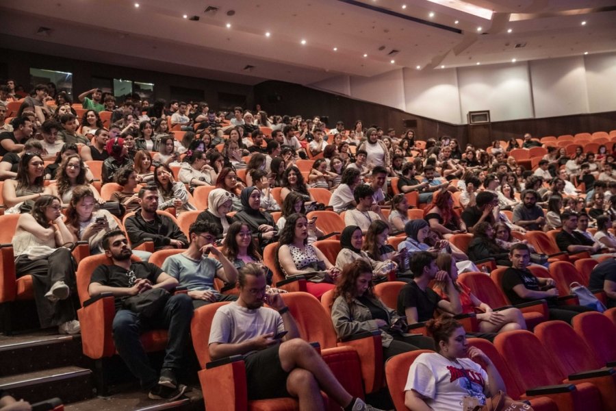 Akdeniz Üniversitesi Tiyatronun Uluslararası Sahnesine Dönüştü