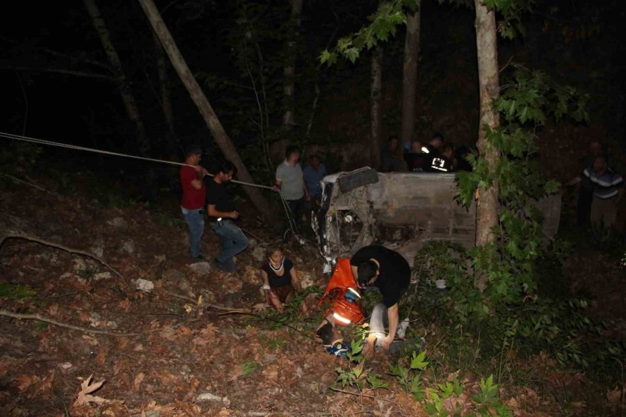 Polisten Kaçarken 100 Metrelik Uçuruma Yuvarlandılar: 3 Yaralı